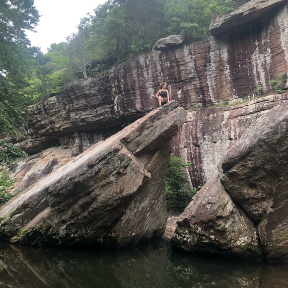 Meet your Posher, Cindy - Picture 3 of 4